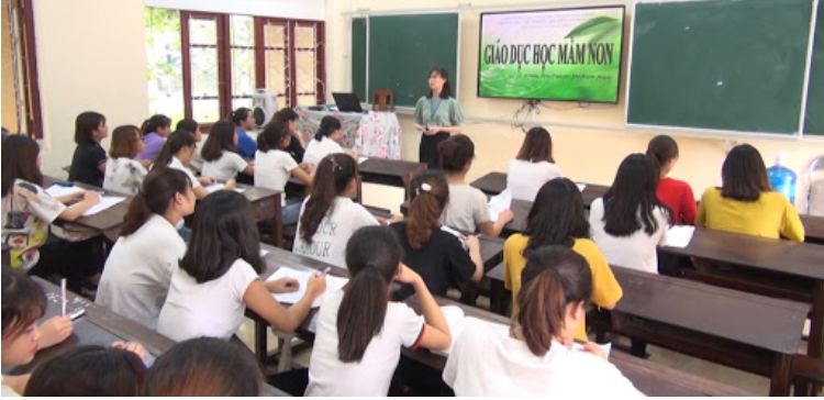 Vì sao một chính sách nhân văn, nhằm thu hút sinh viên giỏi vào ngành sư phạm khi triển khai vẫn còn đang “tắc” ở nhiều nơi (30/12/2023)
